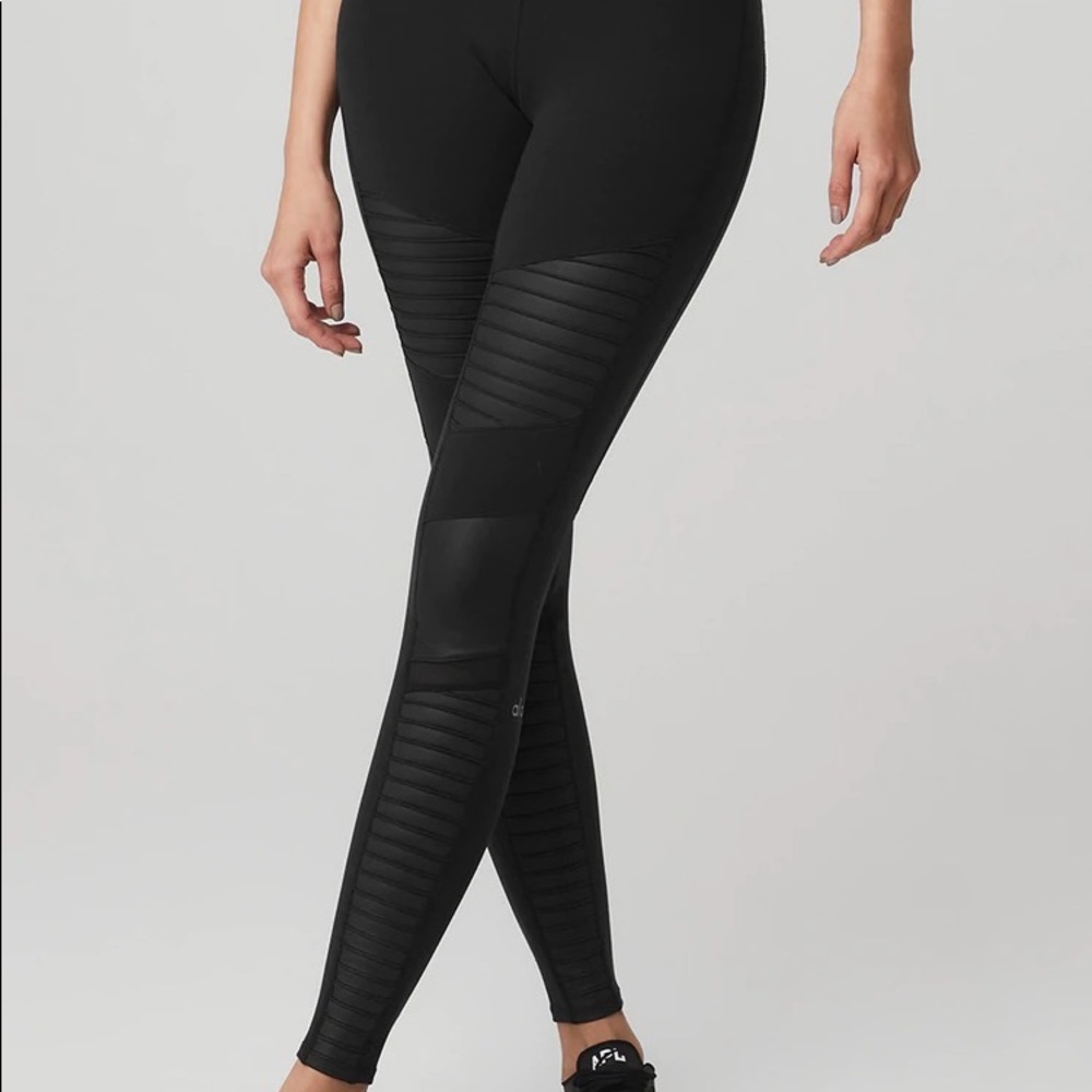 Pre-Owned Alo Black Moto Leggings (Size XS)